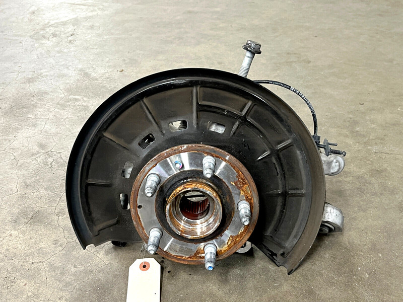 ⭐2016-2020 CADILLAC CT6 RWD REAR LEFT SIDE SPINDLE KNUCKLE WHEEL HUB OEM LOT2562