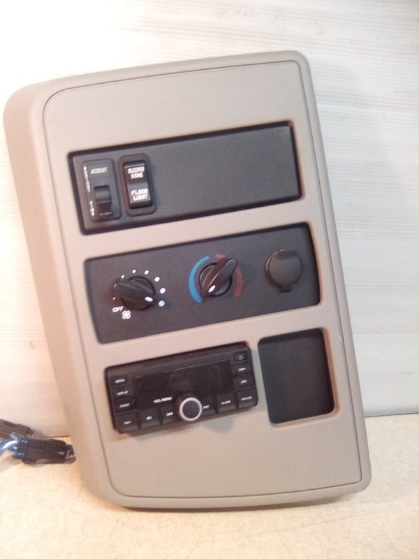 International LT Sleeper Control Panel 3600595C4, B5589715