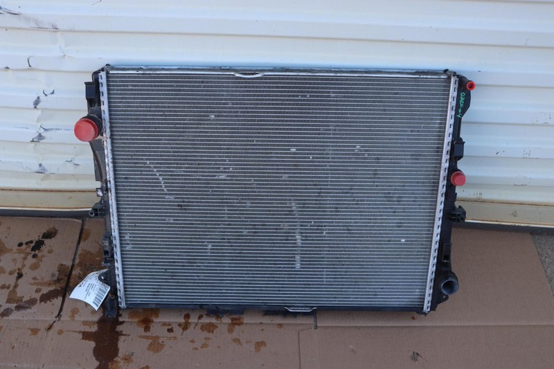 2014-2018 MERCEDES S-CLASS S550 W222 ENGINE COOLANT COOLING RADIATOR OEM