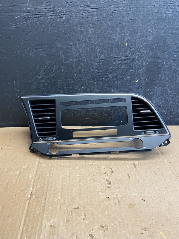 2017-2019 Hyundai Elantra Center Radio Climate Control Air Vent Bezel AD2174 DG