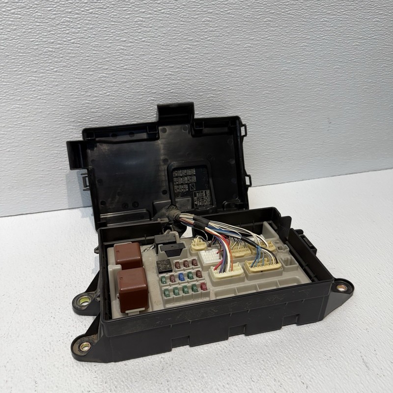 LEXUS LS430 2001-2005 TRUNK JUNCTION FUSE RELAY BOX FUSEBOX 82670-50080 OEM
