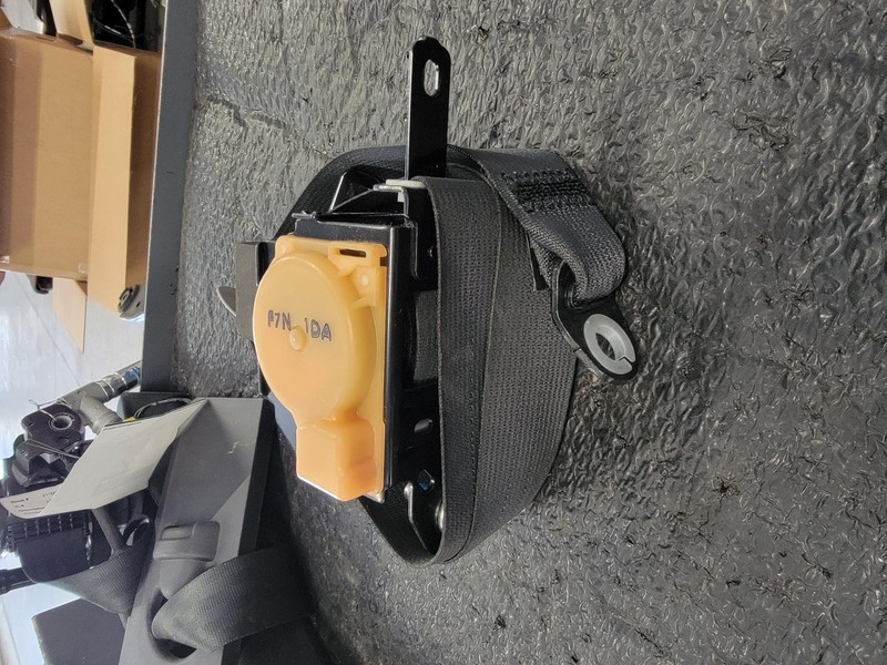12-'17 HYUNDAI AZERA Front Seat Belt driver retractor black OEM