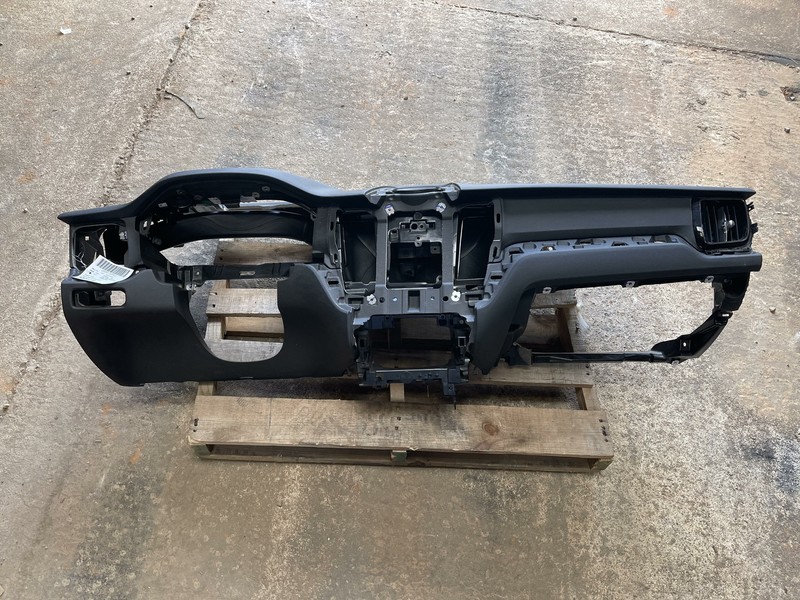 18-20 VOLVO XC60 DASHOARD DASH PANEL ASSEMBLY OEM BLACK SEE PICS