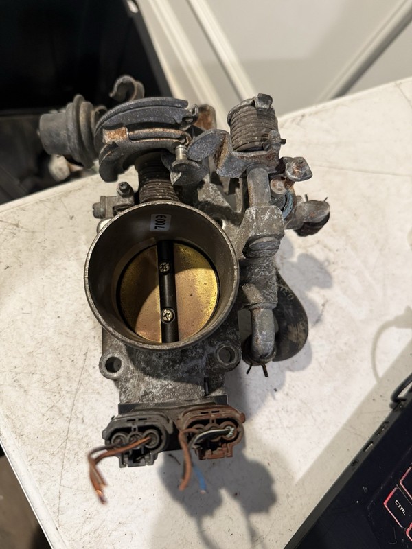 1999 2000 2003 2004 Nissan FRONTIERThrottle Body Valve Housing 3.3L