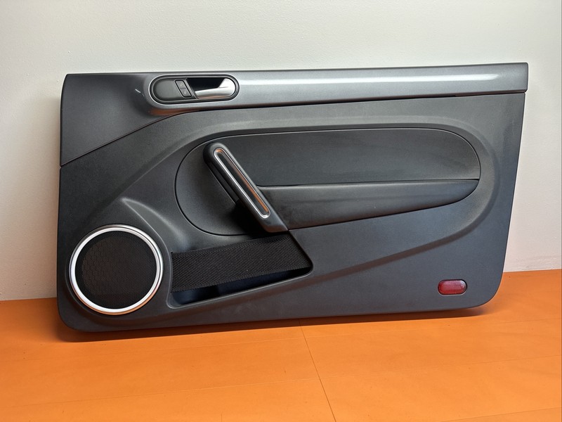 5C5867012/012A| 12 - 2017 VW Beetle Right Door Trim Panel Gray CPE OEM Black RF