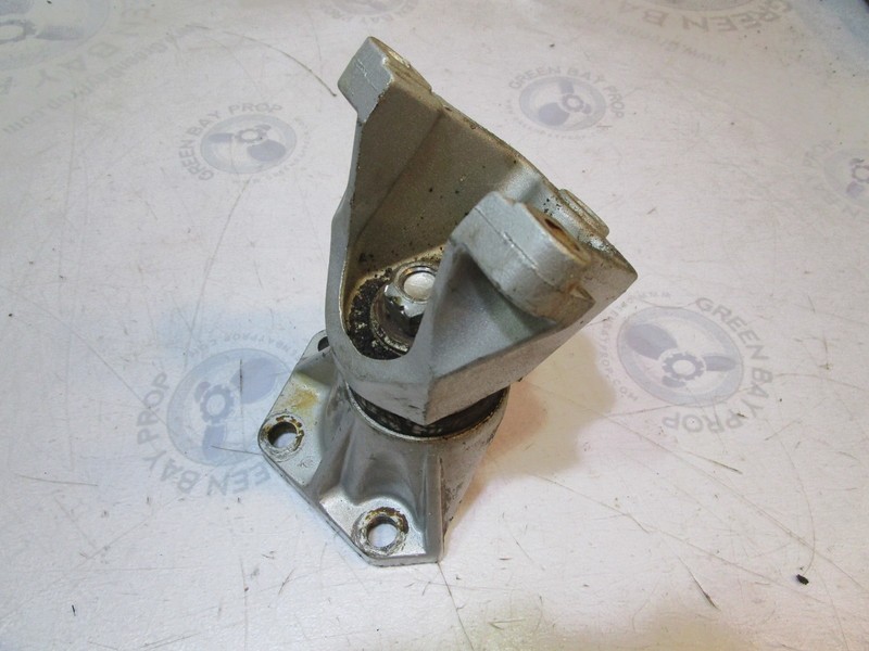 0909614 0910061 OMC Stringer GM V6 V8 Stern Drive Engine Mount Bracket