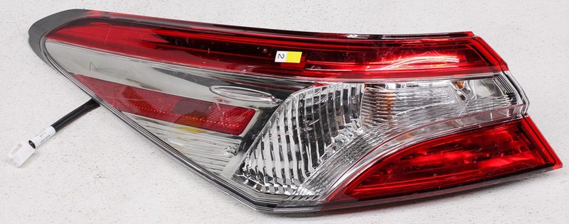 OEM Toyota Camry Outer Left Driver Side Tail Lamp 81561-06840 - Lens Chip