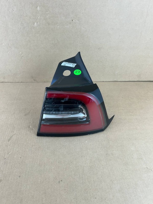 ✅ 17-23 Tesla Model 3/Y OEM Right Rear LED Tail Light 3-Pin 1077398 w/scratch