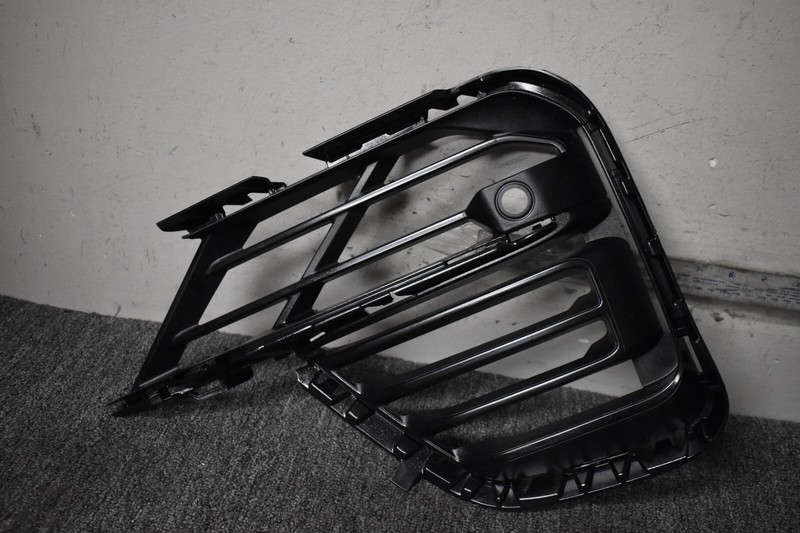 BMW GRILLE RIGHT SIDE FACTORY OEM