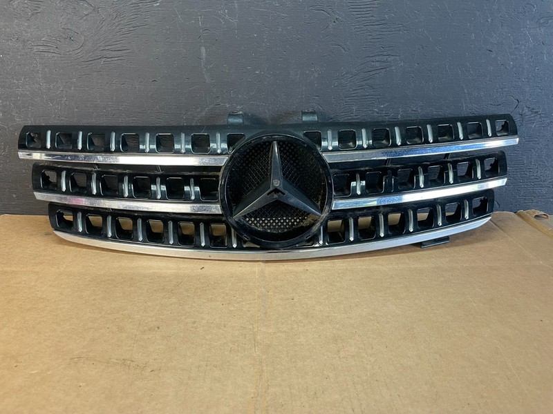 2006 to 2008 Mercedes ML-Class W164 Front Bumper Grille Grill AE0852 DG