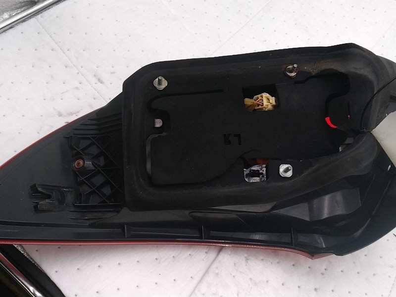 2011 Suzuki Kizashi Left Tail Light Assembly Blue OEM 423173 177K Miles
