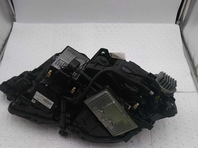 2018 VOLVO S90 Right Headlight Assembly Blue OEM 677791 97K Miles