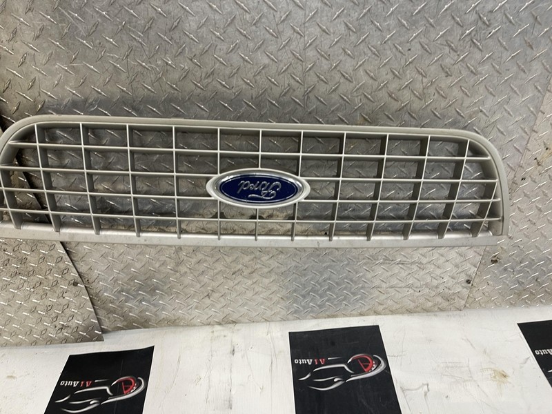 02-05 Ford Explorer Grille Assembly Tested Oem 02 03 04 05
