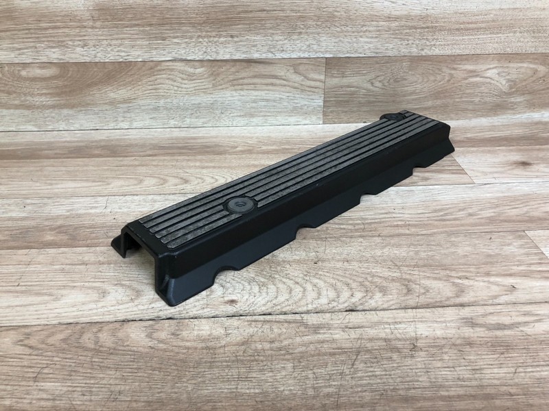 BMW OEM E39 M5 FRONT ENGINE MOTOR RIGHT SIDE VALVE COVER 2000-2003
