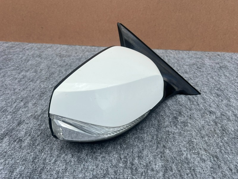 INFINITI Q50 14-24 OEM RIGHT PASSENGER DOOR MIRROR WITH CAMERA ASSEMBLY (WHITE)