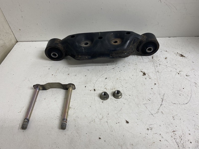2015-2019 Subaru Legacy Rear Differential Carrier Bracket Mount Diff Oem