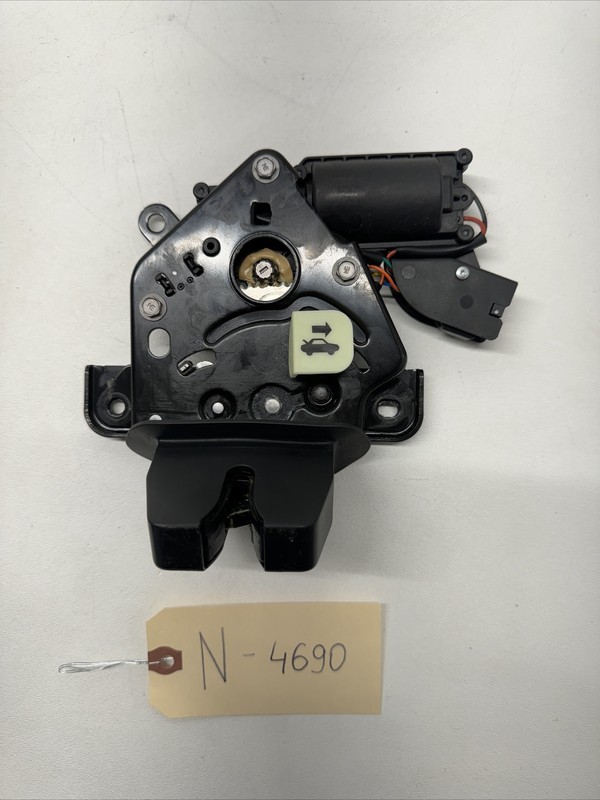 20 23 Tesla Model Y Rear Liftgate Lock Latch Hatch Actuator 1500604-00 4690 B117