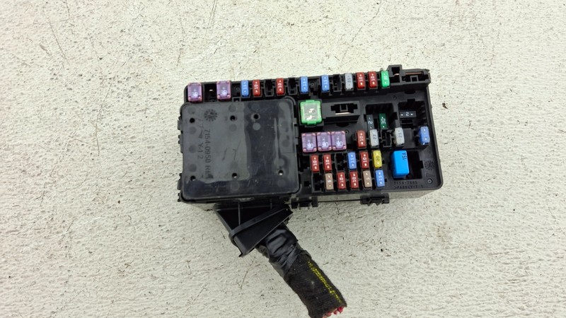 2020 - 2024 BUICK ENCLAVE DASHFUSE RELAY BLOCK JUNCTION BOX OEM