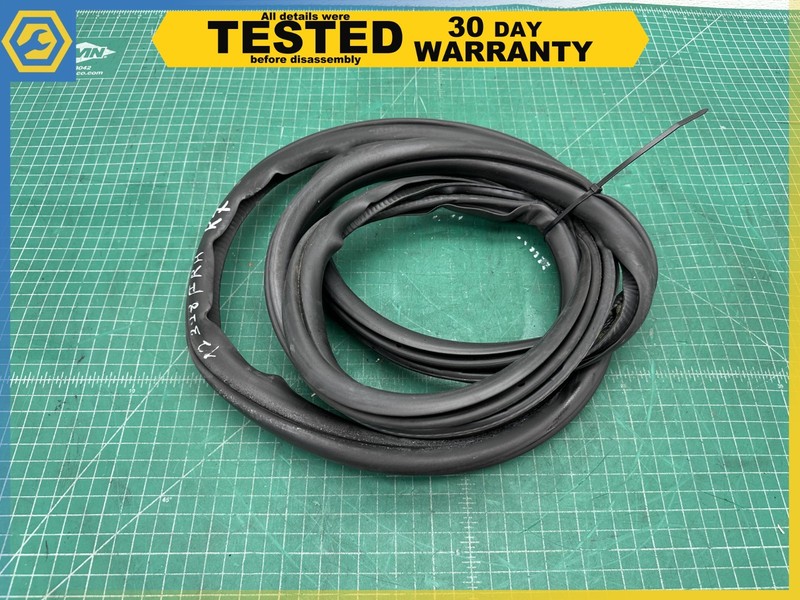 12-19 BMW F30 F80 F31 FRONT RIGHT PASSENGER SIDE DOOR BODY WEATHERSTRIP SEAL OEM