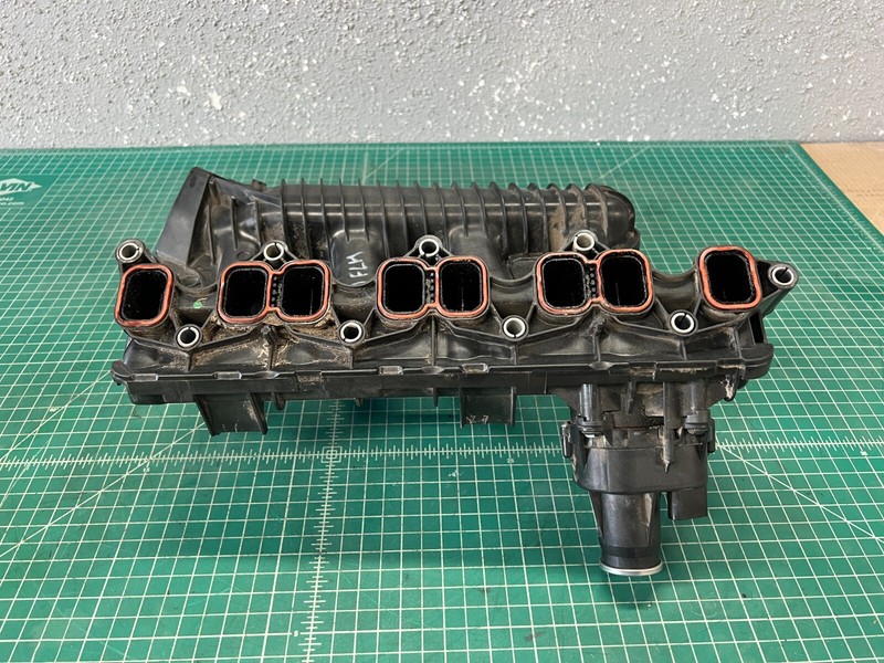 12-15 Mercedes C250 W204 M271 ENGINE AIR INTAKE MANIFOLD OEM