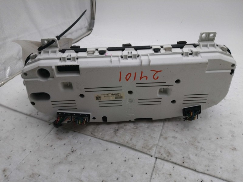 2008 KIA Rondo Speedometer Gauge White OEM 2.4L 128K Miles NJ25-24101-610363