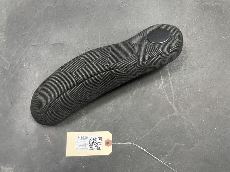 Front Right Seat Armrest Cloth 2019 Honda Pilot LX 81180-TG7 2020 2021