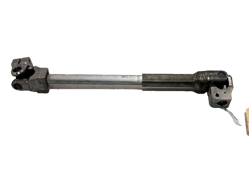 2017 - 2020 BMW 440i RWD LOWER STEERING COLUMN SHAFT U JOINT LINK LINKAGE OEM