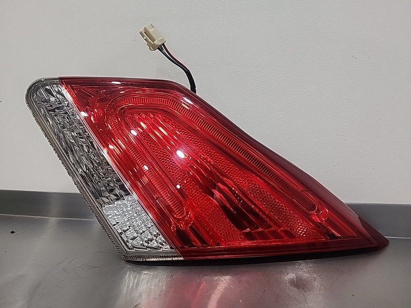 11 2012 Toyota Avalon TRUNK LID INNER LIFT GATE Tail Light Right PASSENGER OEM