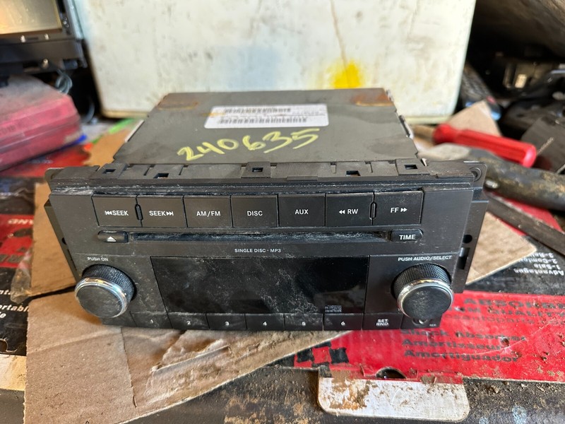 JEEP DODGE CHRYSLER CALIBER PATRIOT OEM 6 DISC Radio STEREO PLAYER 68021159AD