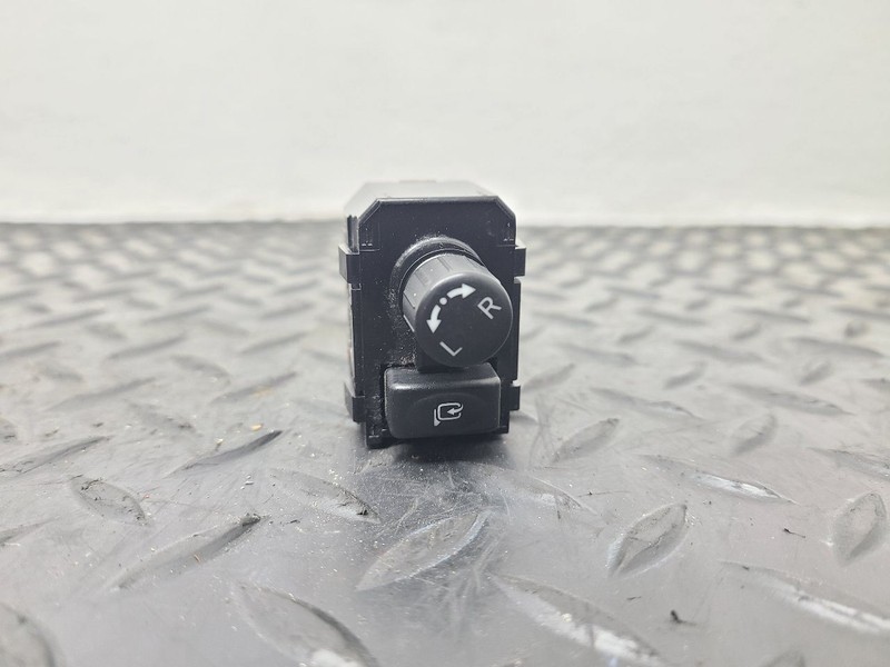 08-10 Infiniti QX56 Power Mirror Control Switch OEM 25570-JK01A