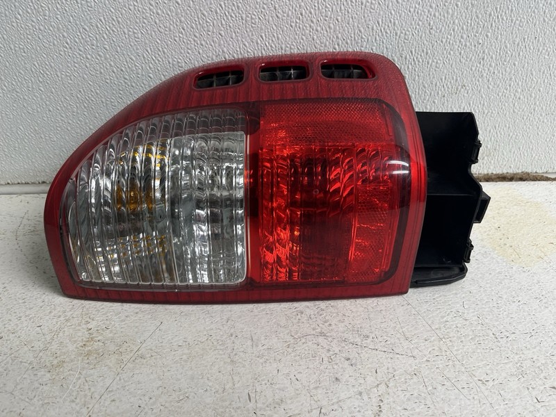 1998-2000 Honda Passport Right Passenger Tail Light Lamp Taillight Taillamp Oem