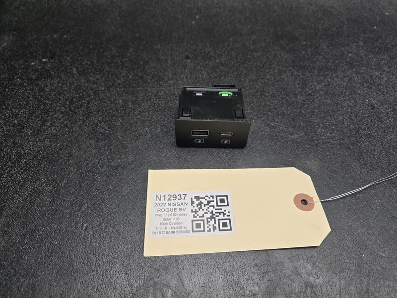 Dual USB Charge Adapter 2022 Nissan Rogue 25331-6UA0B 2021 2023
