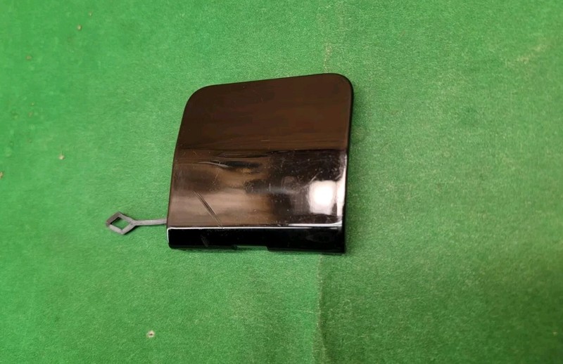 2016 2017 2018 2019 CADILLAC CTS VREAR BUMPER TOW HOOK COVER CAP 23185928 OEM