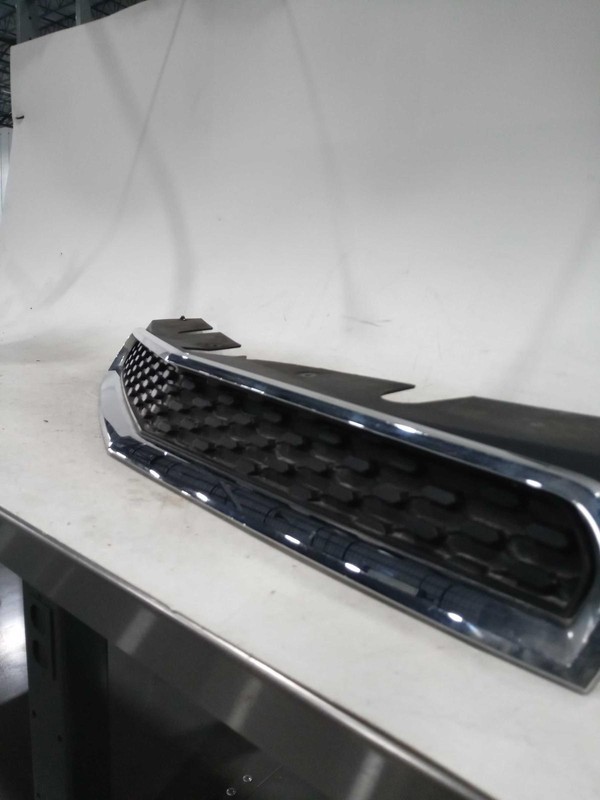 2015 Chevrolet Equinox OEM Silver Grille - Used, 78K Miles, Genuine Part