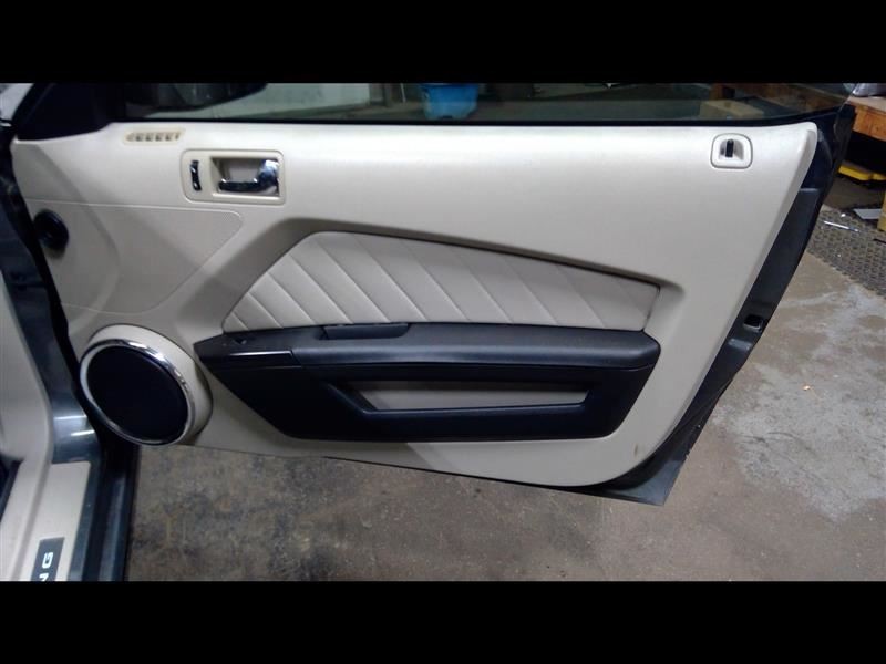 2011 MUSTANG Right Front Door Trim Panel 1136111