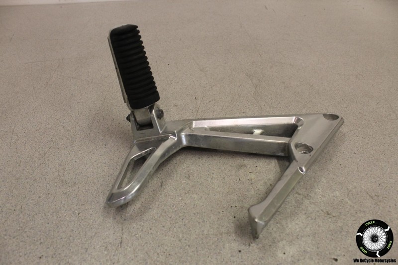 2005 Yamaha FZ1 LEFT REAR BACK PASSENGER PEG FOOT BRACKET MOUNT FZ 1 1000 FZS 05