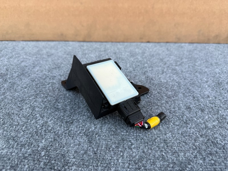 GENESIS GV70 22-26 OEM REAR RIGHT PASSENGER BLIND SPOT MODULE UNIT SENSOR RADAR