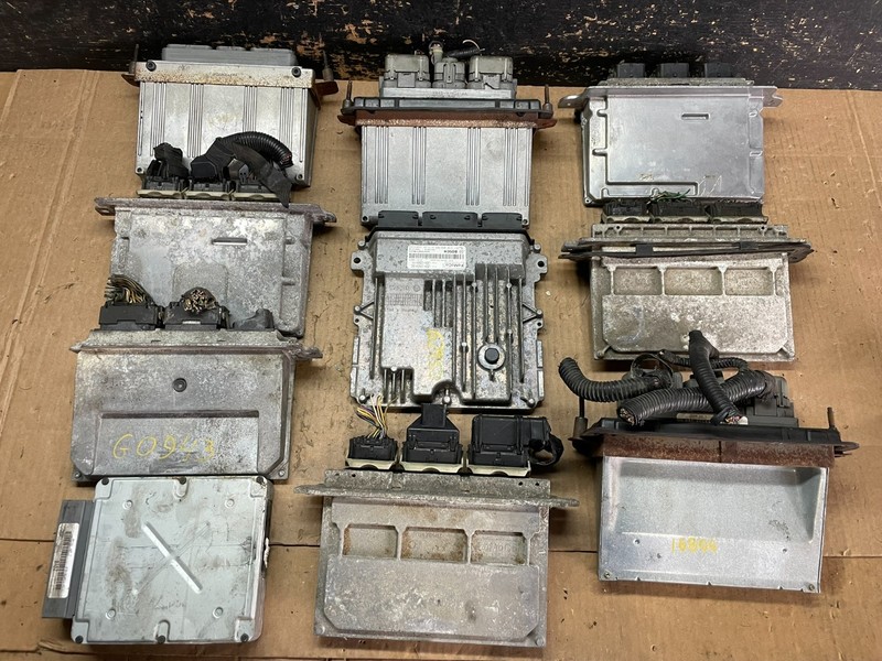 Mix of 10 Ford ECM Engine Computer Module AB3208