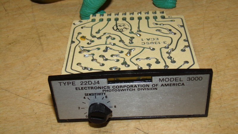 Electronics Series 3000 22DJ4, Photoswitch Plug in *Free Shipping*
