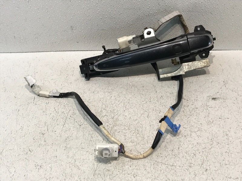 2004-2006 Lexus LS430 Front Right Passenger Door Outside Handle LA10 OEM