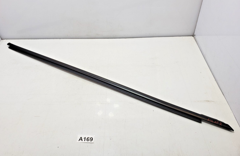 ✅ 15-23 OEM Dodge Challenger Front Right Passenger Door Window Belt Molding