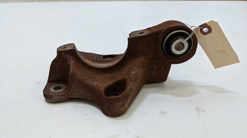 Front Right Axle Shaft Bearing Support Bracket 2016 Volvo S60 31325393 2012-2015