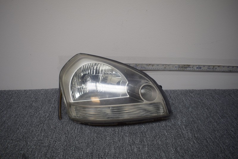2005-2008 HYUNDAI TUSCON RIGHT SIDE HEADLIGHT FACTORY OEM
