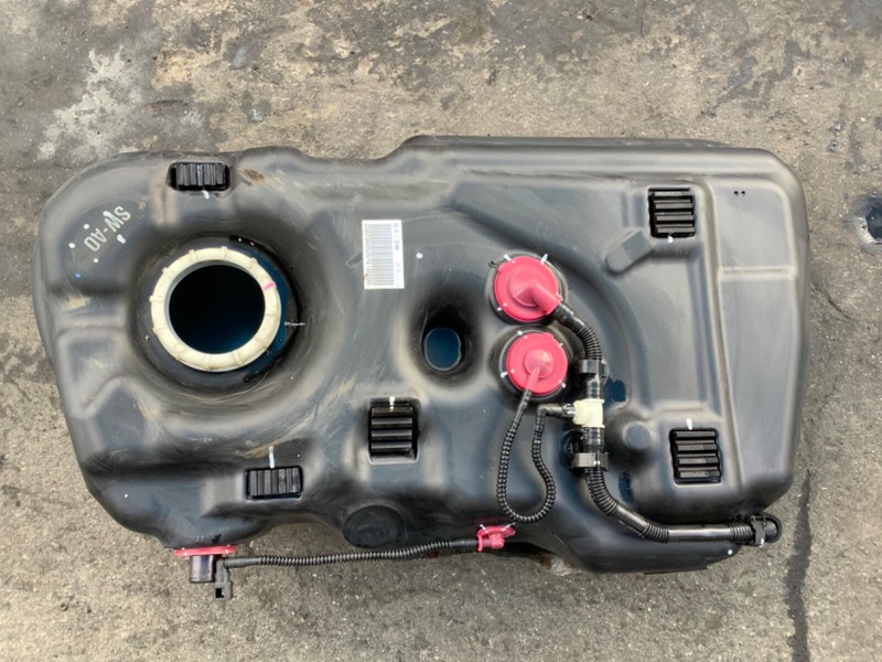 07-011 Honda CR-V Fuel Gas Tank With Meter Sending Unit no pump Used OEM
