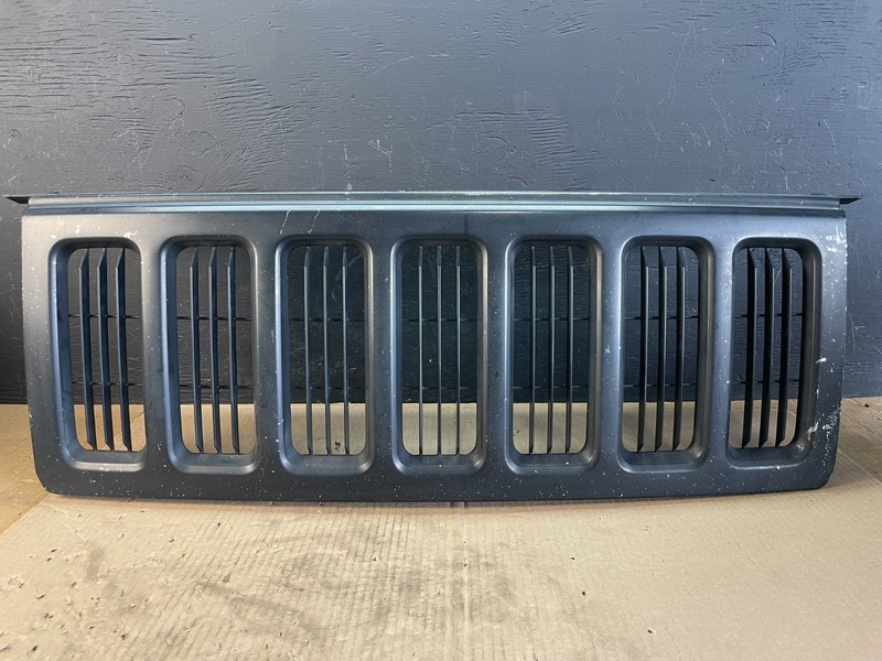 2006 to 2010 Jeep Commander Front Upper Grill Grille OEM AA7986 DG