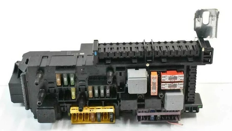 08-11 Mercedes W204 C180 C250 C63AMG Rear SAM Fuse Relay Box Module Assembly OEM