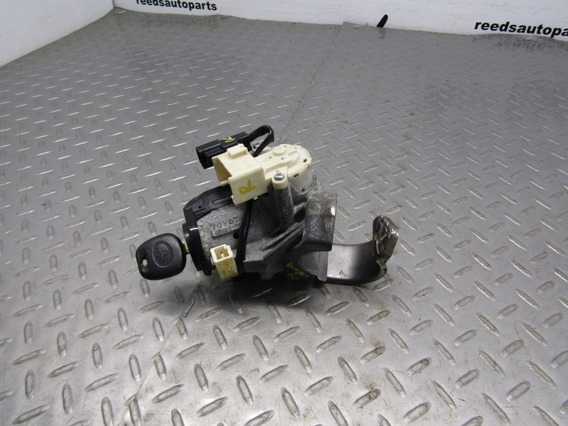 2010-2019 Toyota 4Runner Auto Trans Ignition Lock Cylinder W/ Key *Immobilizer