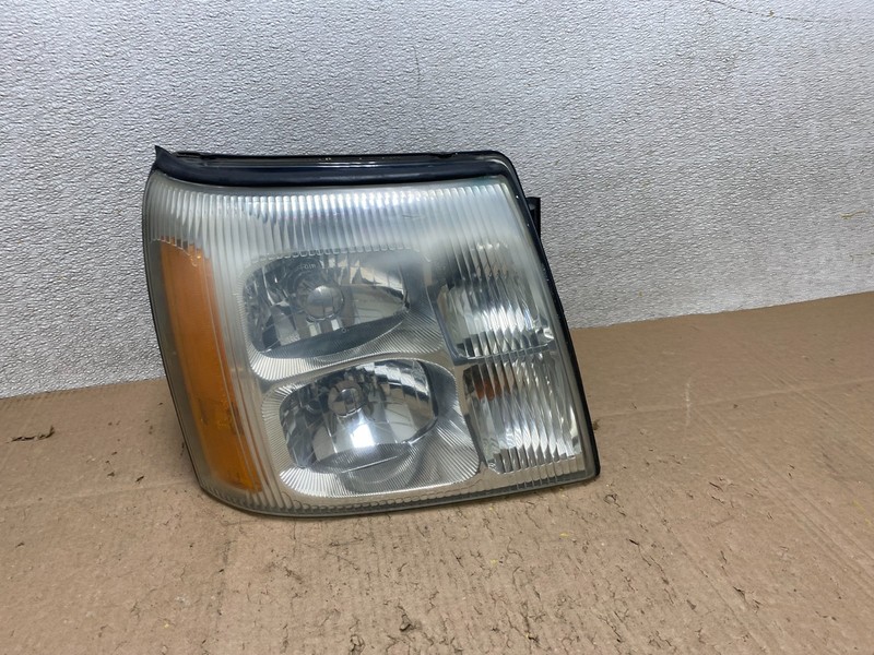 2002-2006 Cadillac Escalade Right Passenger Side Xenon HID Headlight Oem Y3106