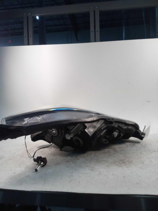 2021 Nissan Versa Left Headlight Assembly Silver 690433 Used 68k Miles