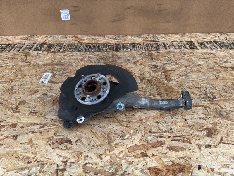 GENESIS G90 17-22 OEM FRONT LEFT DRIVER SPINDLE KNUCKLE HUB WHEEL BEARING RWD